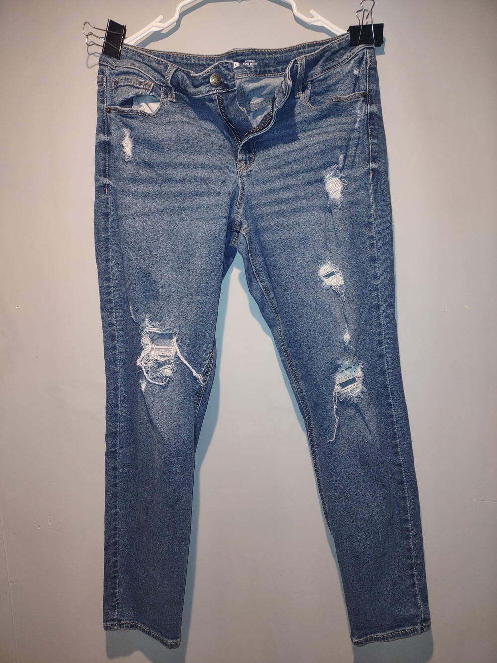 Old Navy Women's Light Blue Distressed Skinny Jeans Sz.12